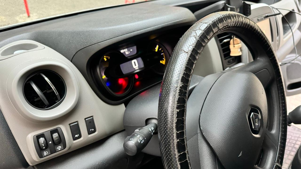 Renault Trafic - фото 2