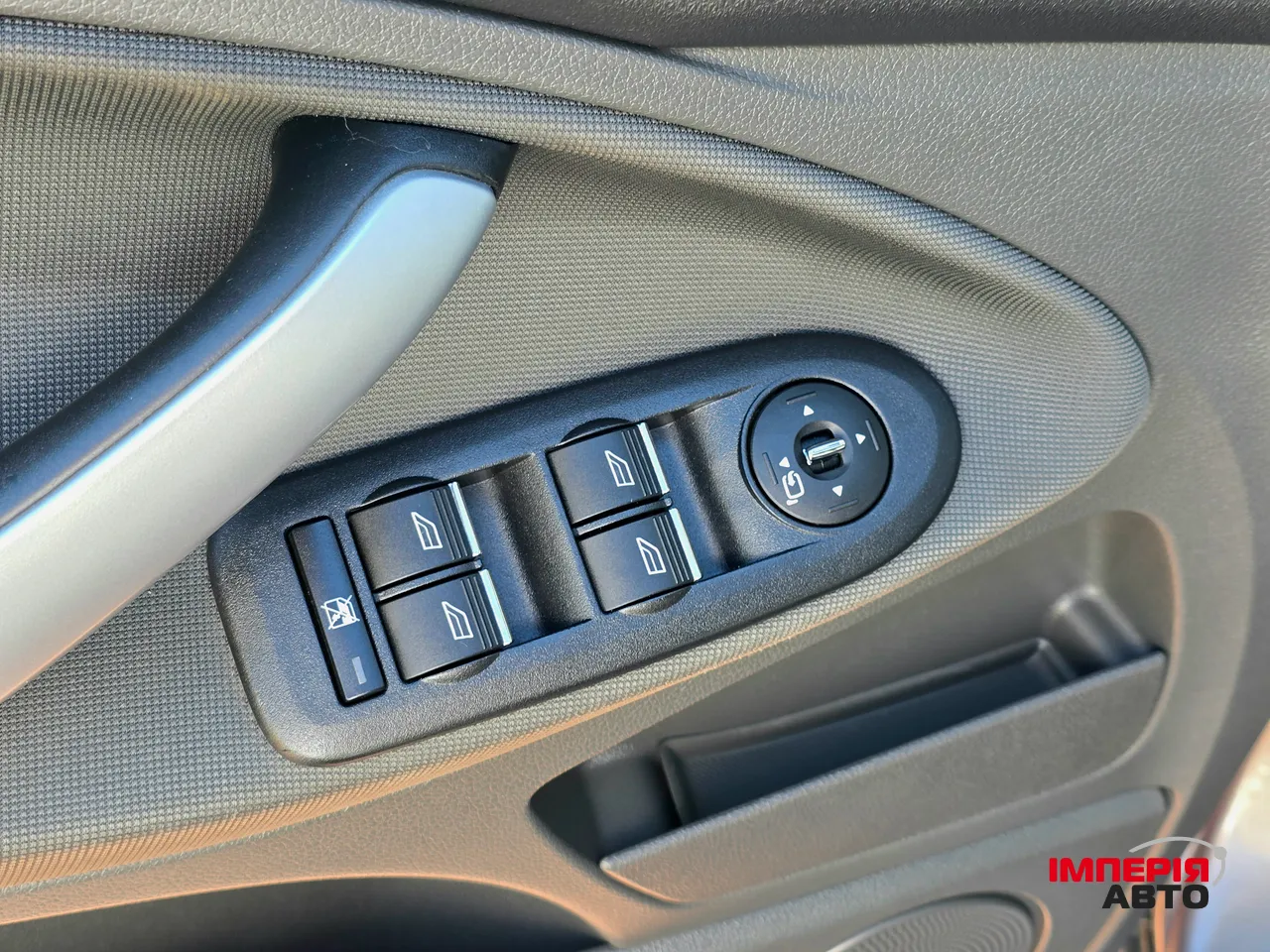 Ford Kuga - фото 16