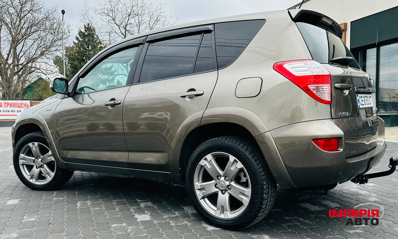 Toyota RAV4 - фото 5