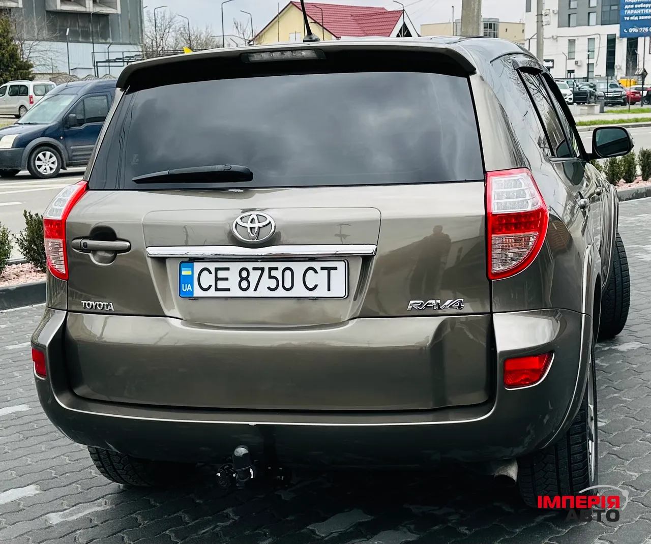 Toyota RAV4 - фото 3