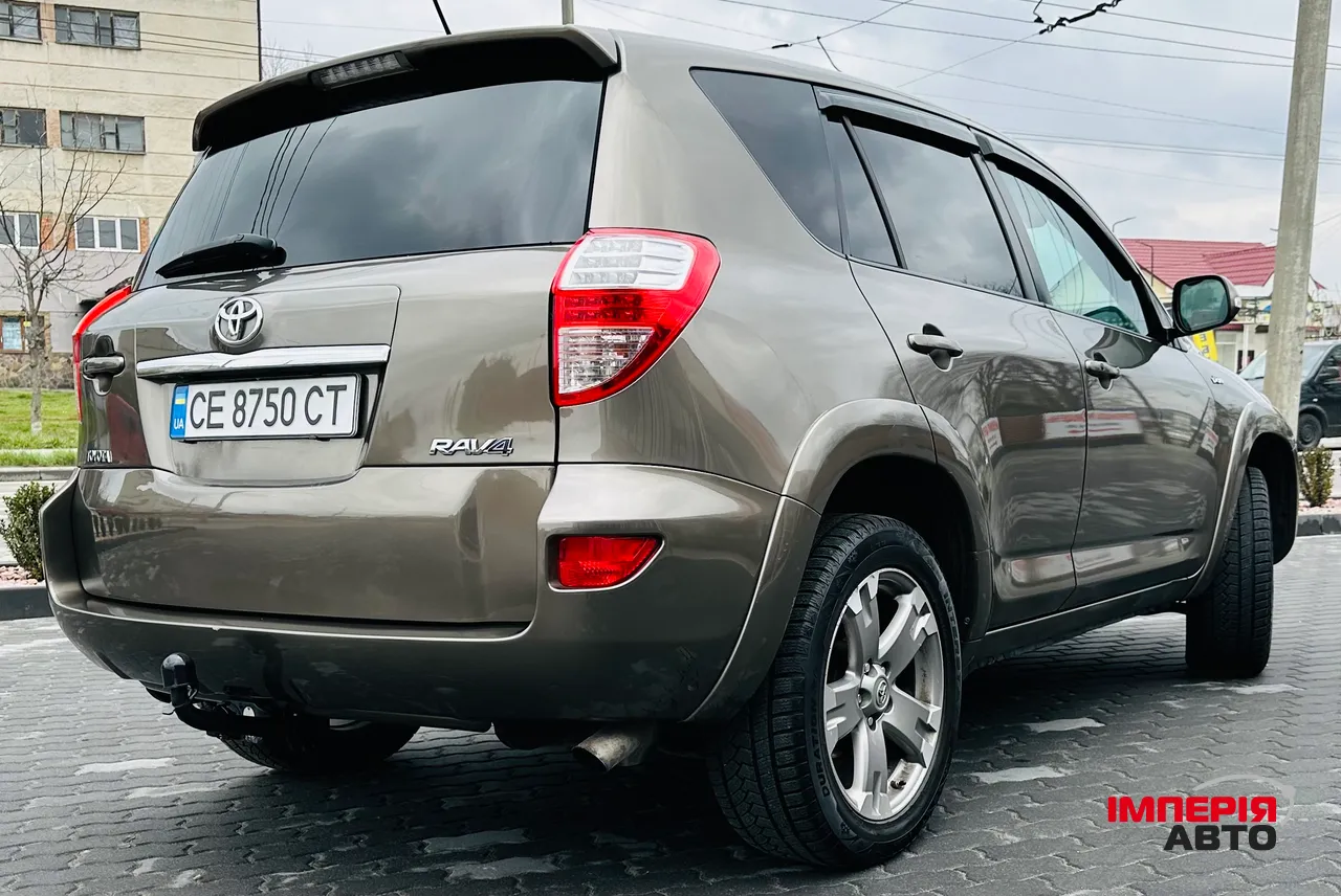Toyota RAV4 - фото 2