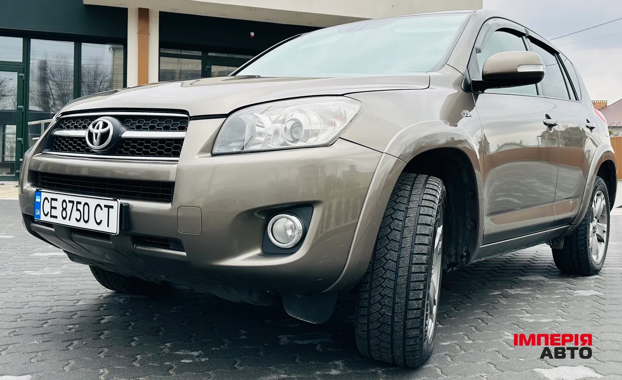 Toyota RAV4 - фото 7