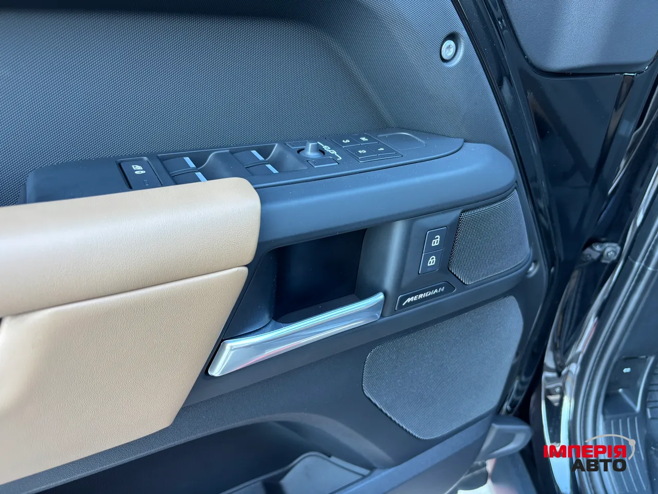 Land Rover Defender - фото 12