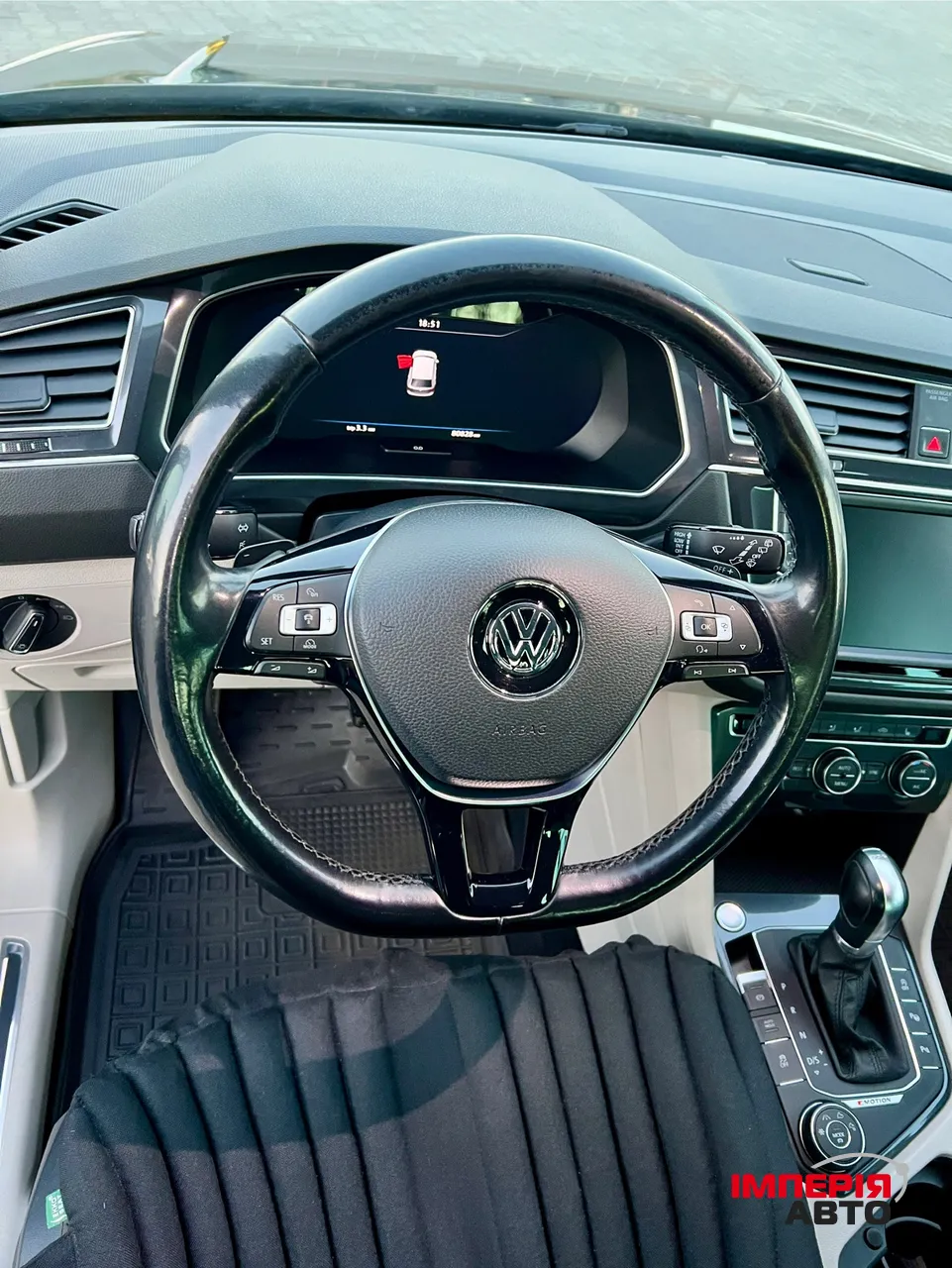 Volkswagen Tiguan - фото 8