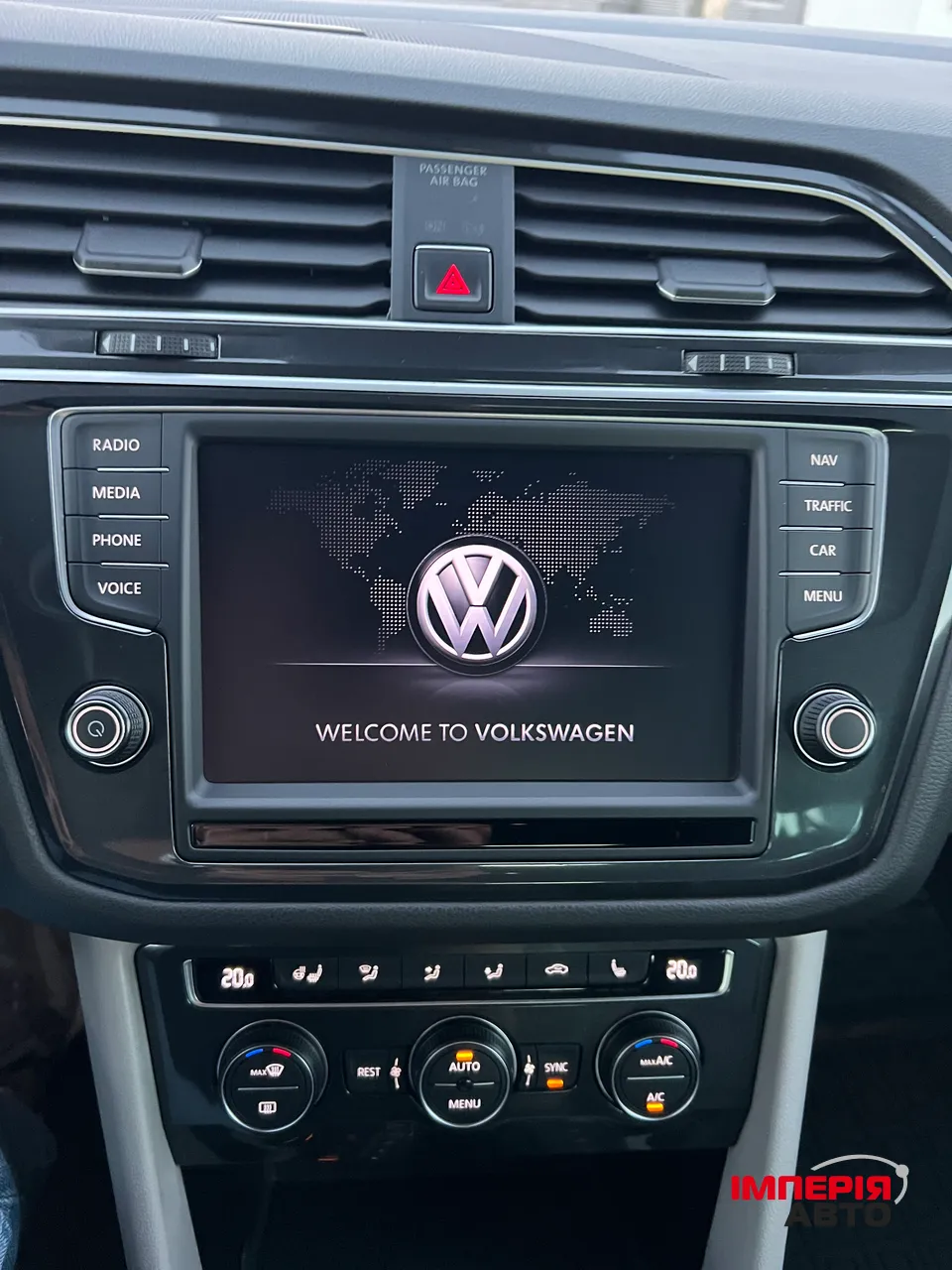 Volkswagen Tiguan - фото 12