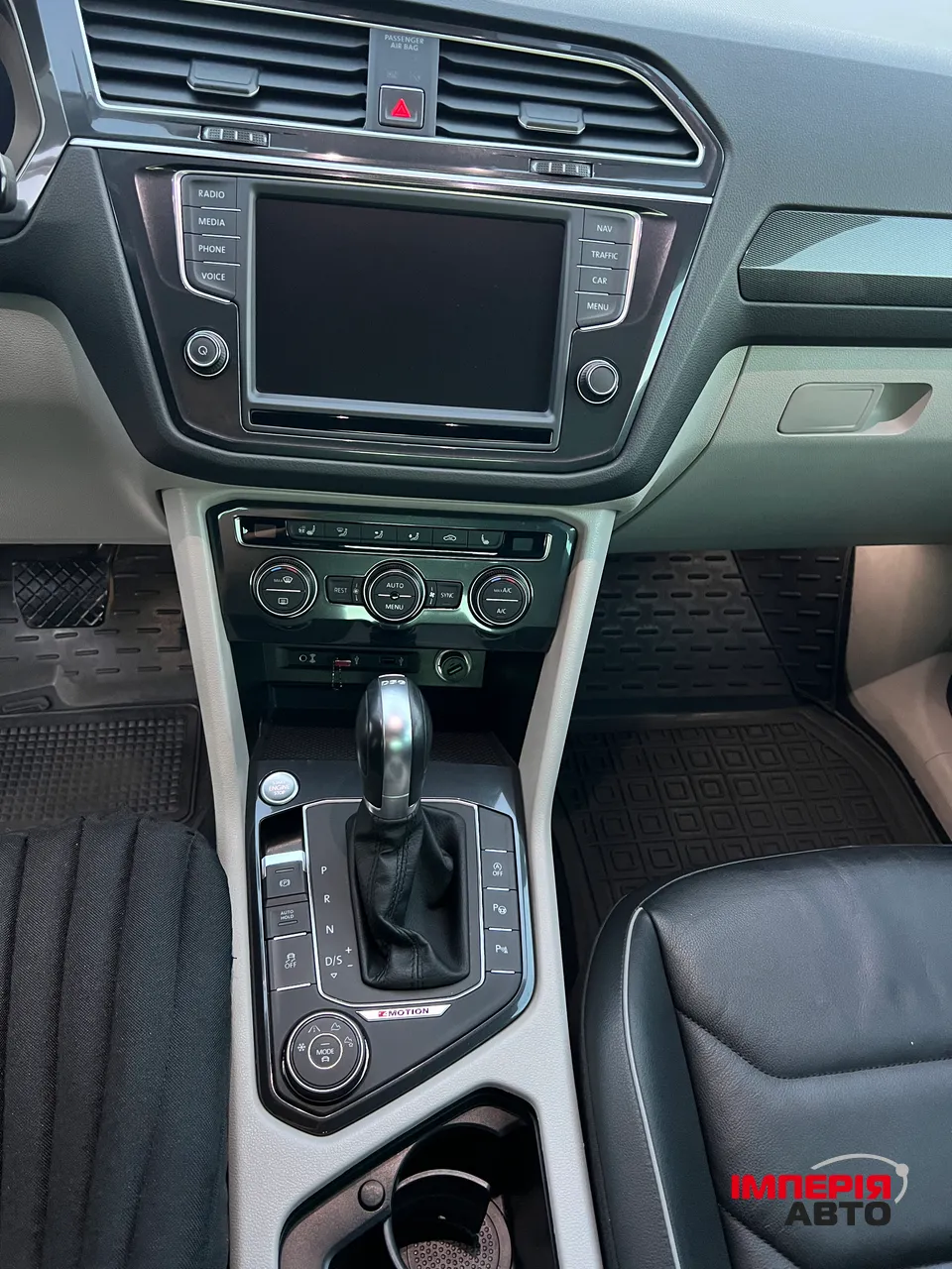 Volkswagen Tiguan - фото 13