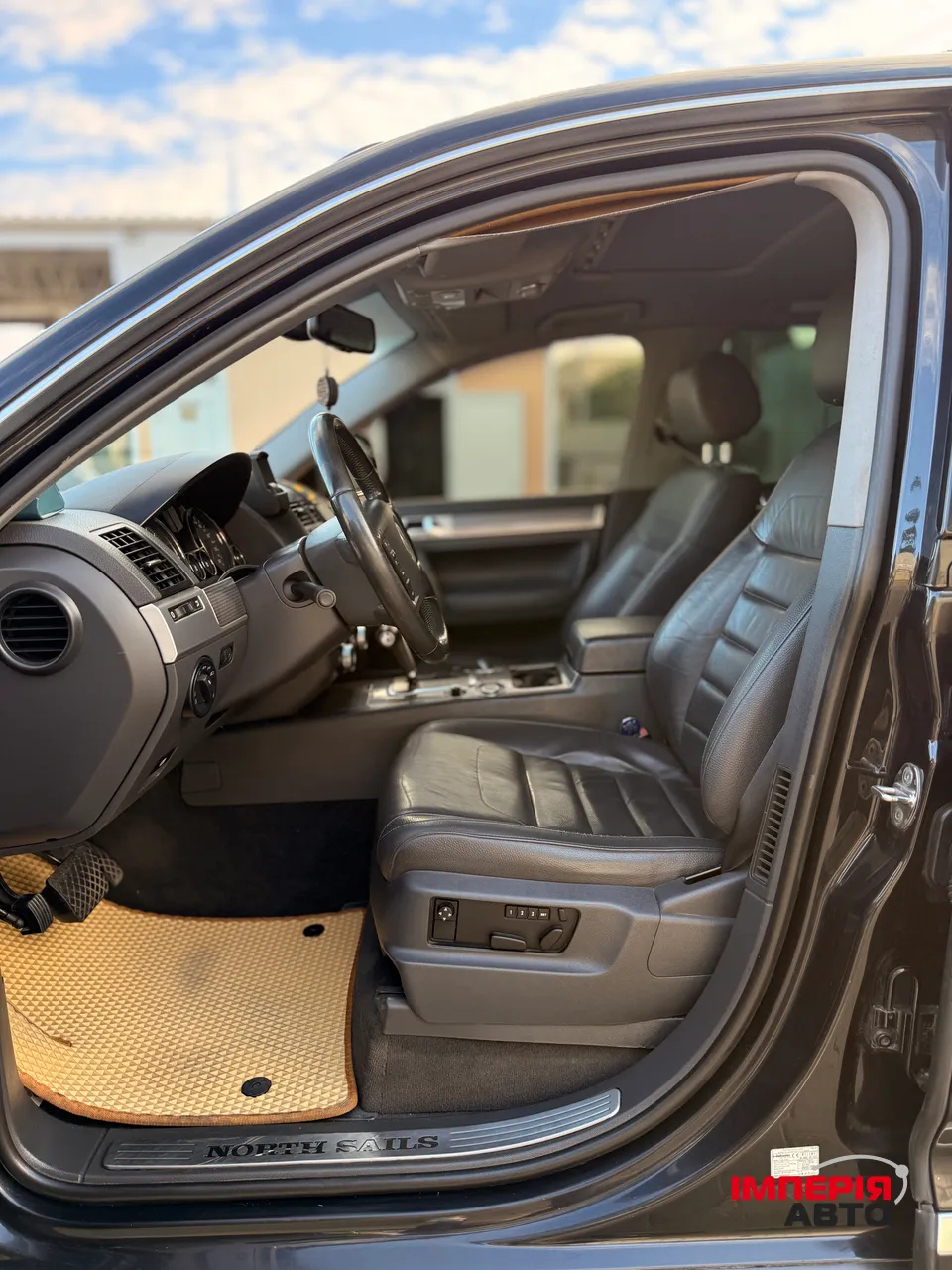 Volkswagen Touareg - фото 10