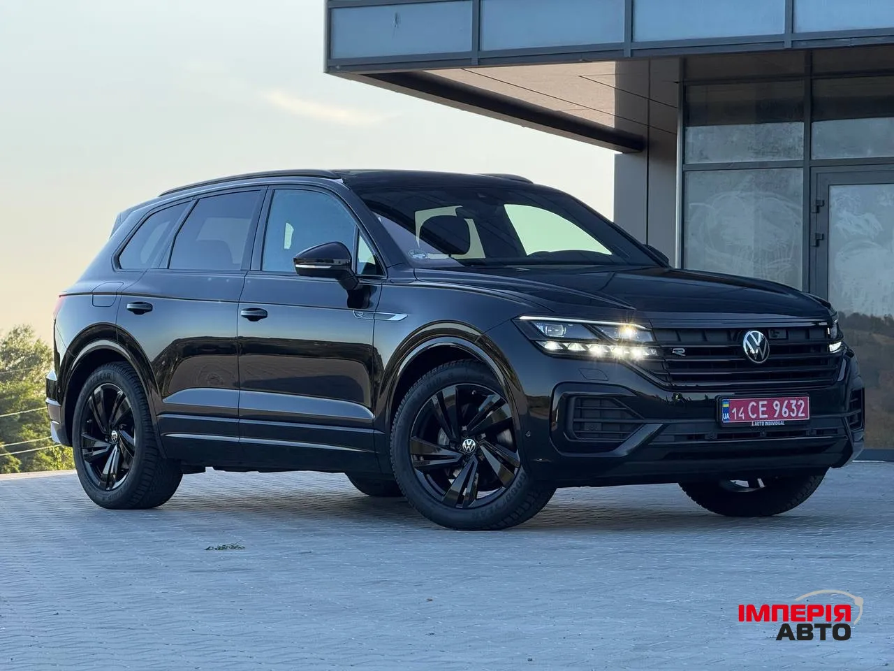 Volkswagen Touareg - фото 1