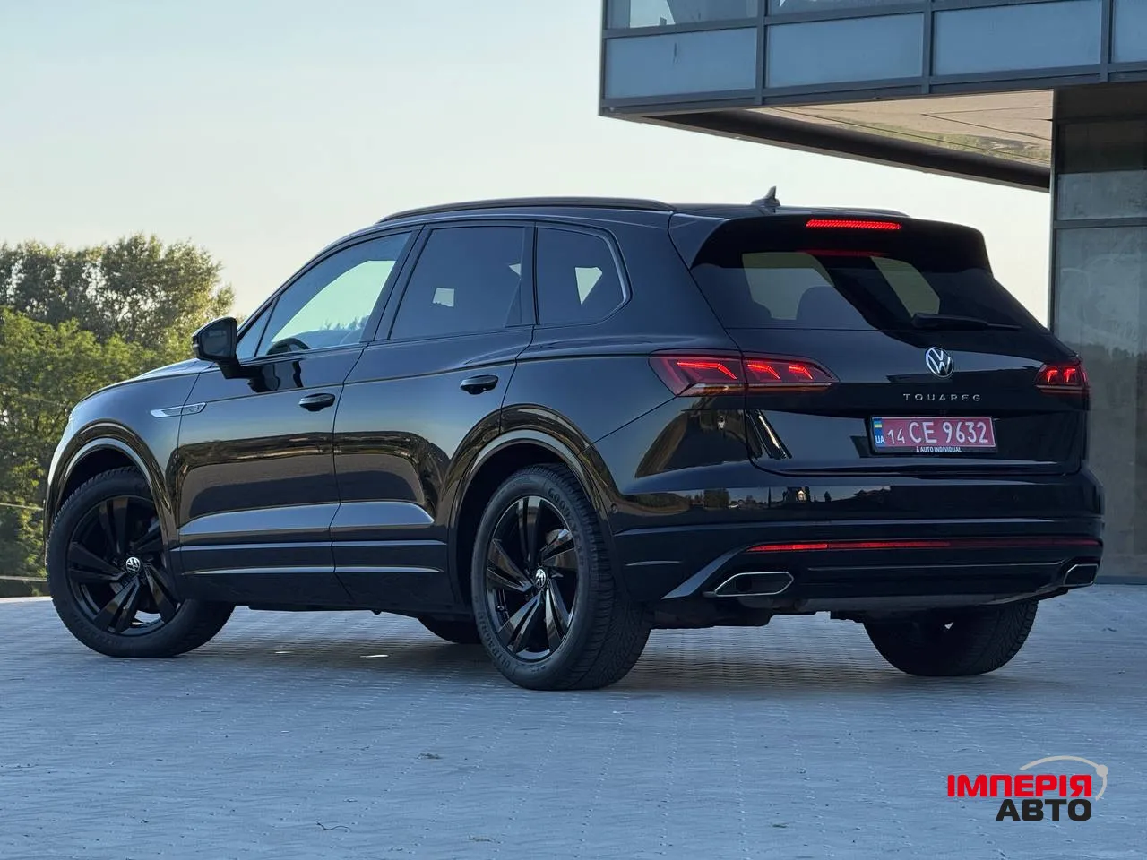 Volkswagen Touareg - фото 2