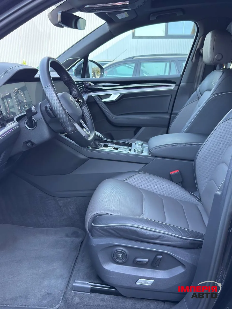 Volkswagen Touareg - фото 11