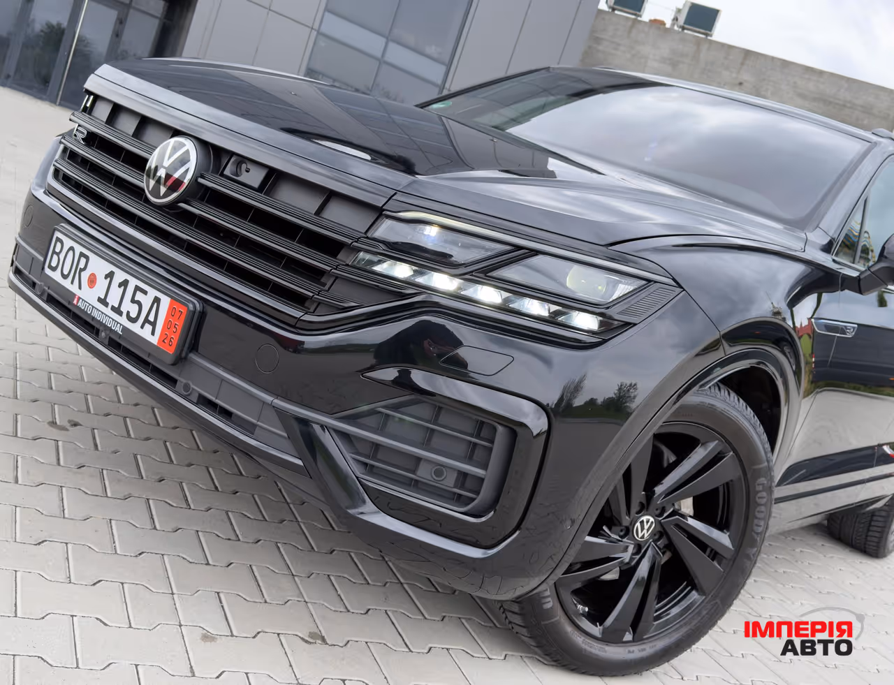 Volkswagen Touareg - фото 1