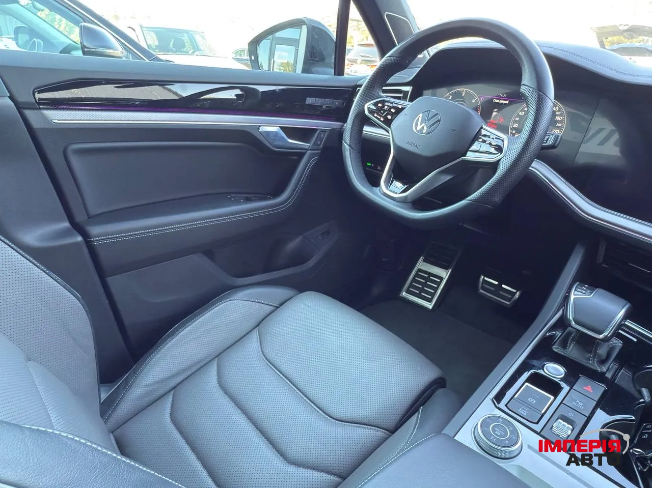 Volkswagen Touareg - фото 12