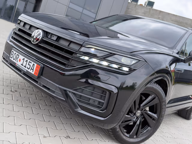 Volkswagen Touareg - фото 1