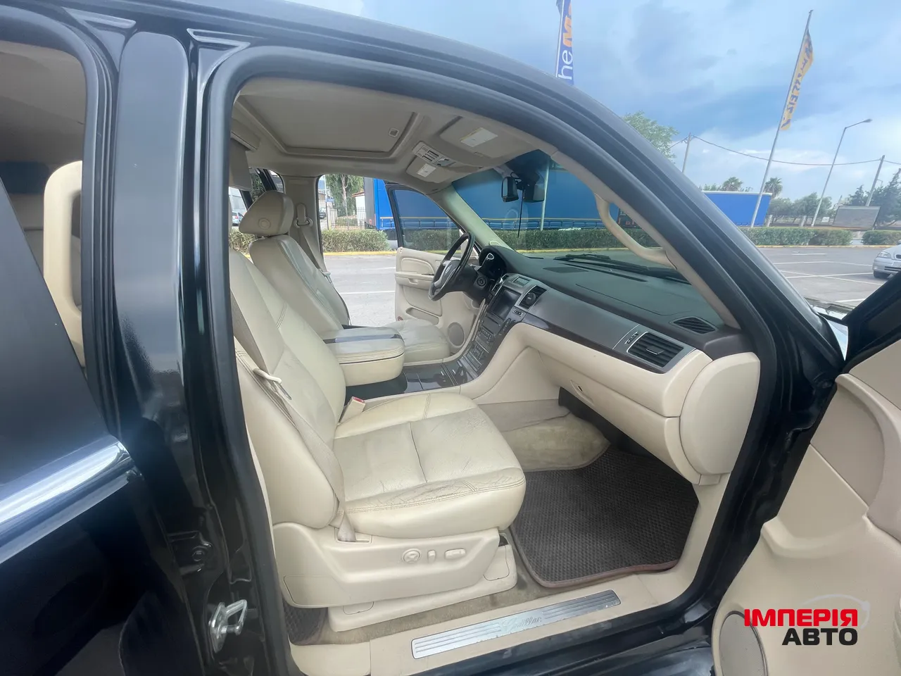 Cadillac Escalade - фото 12