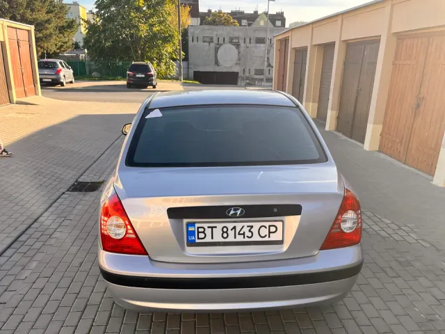 Hyundai Elantra - фото 3