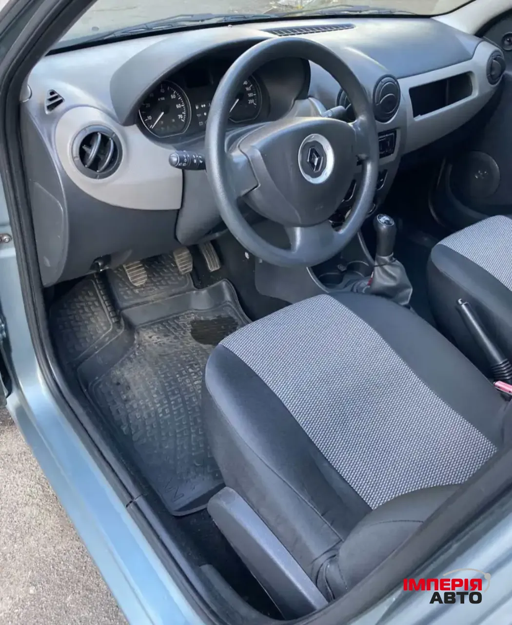 Renault Logan - фото 3