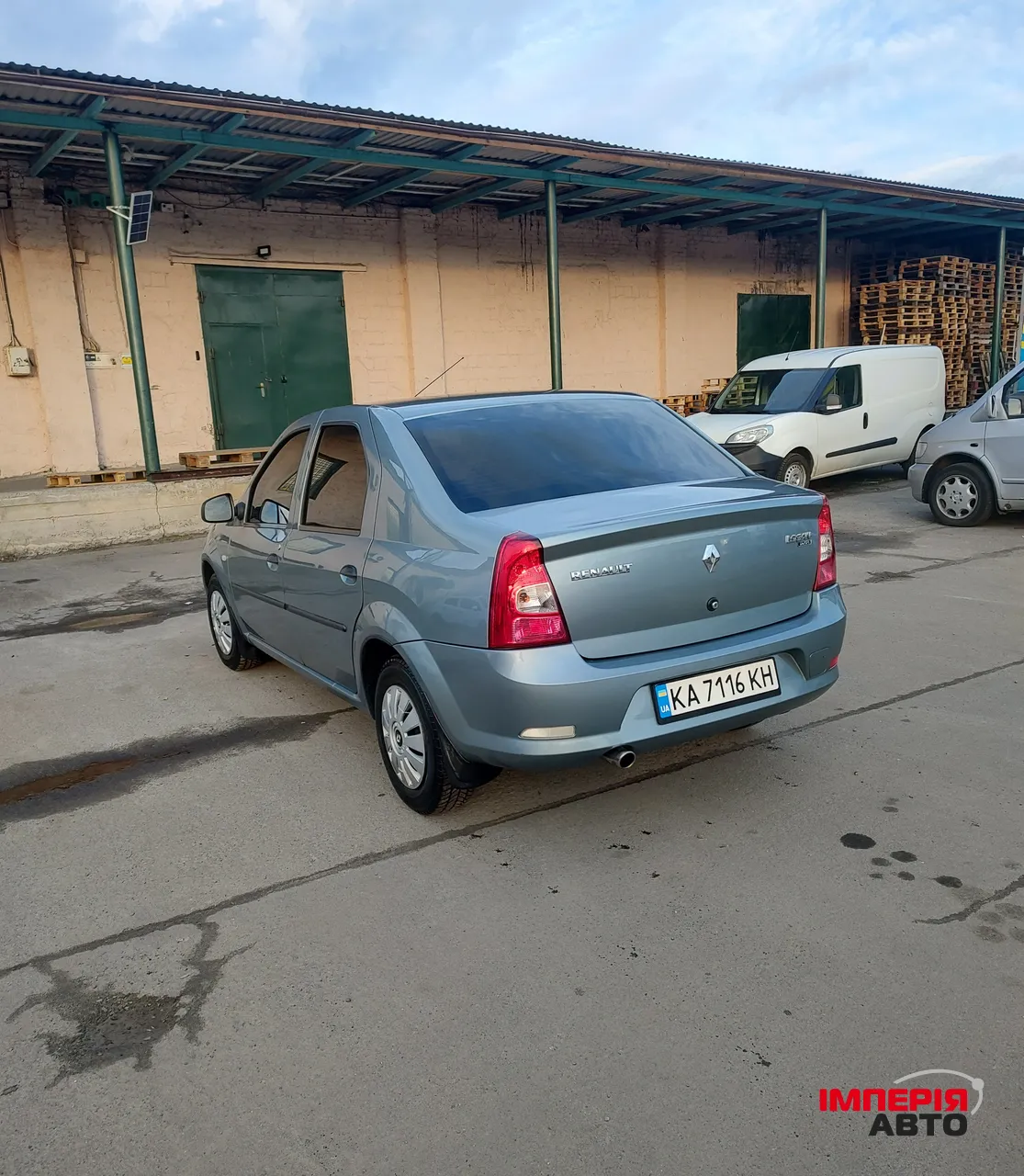 Renault Logan - фото 5