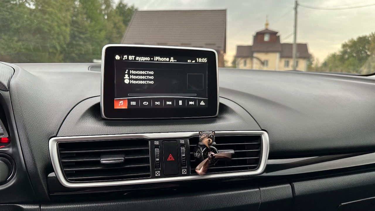 Mazda 3 - фото 9