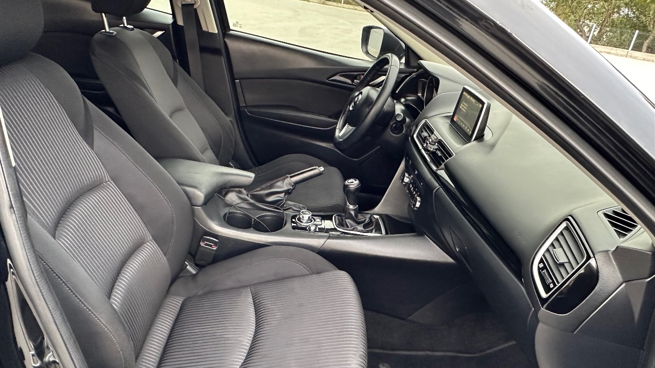 Mazda 3 - фото 23