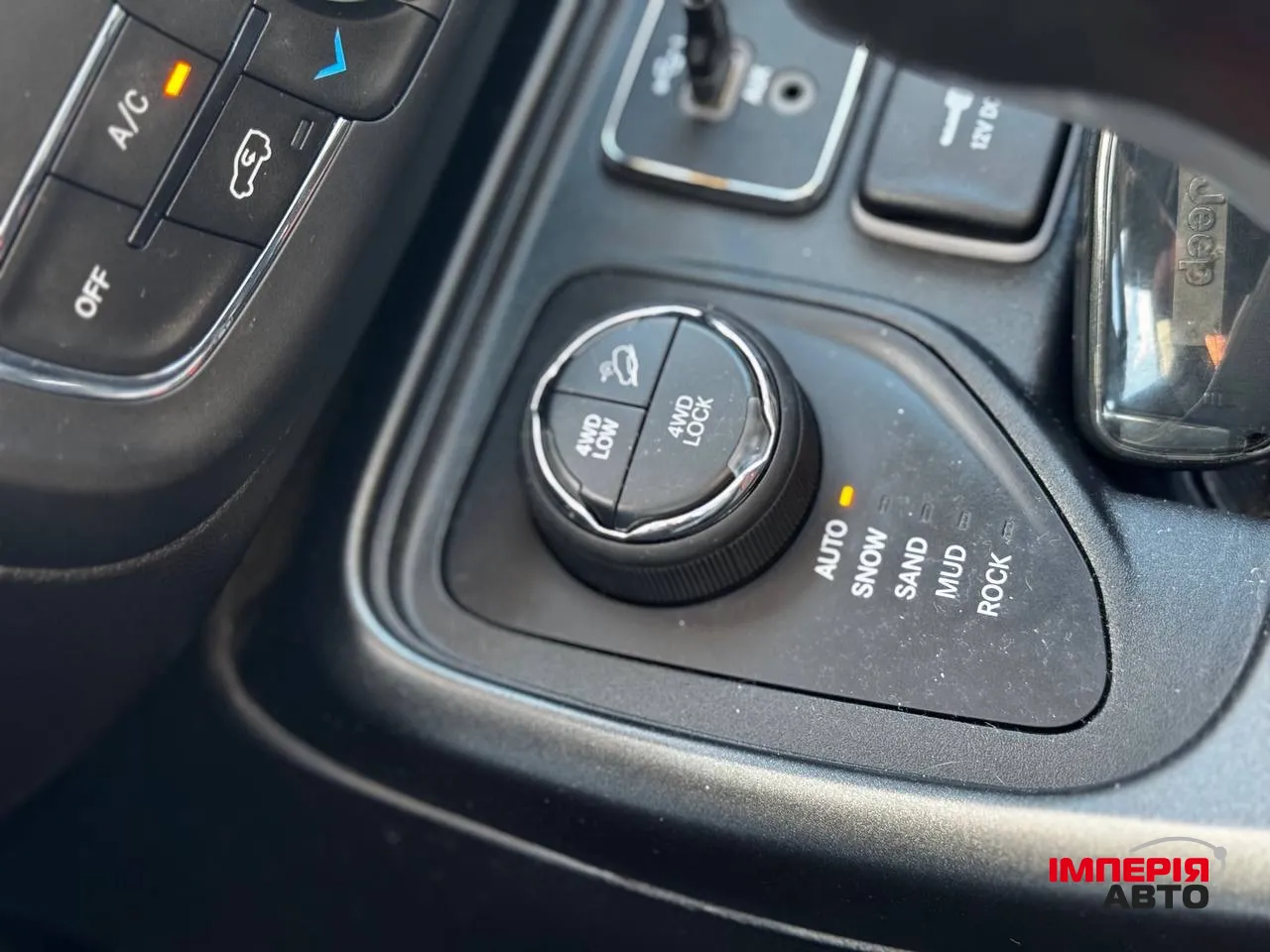 Jeep Compass - фото 8