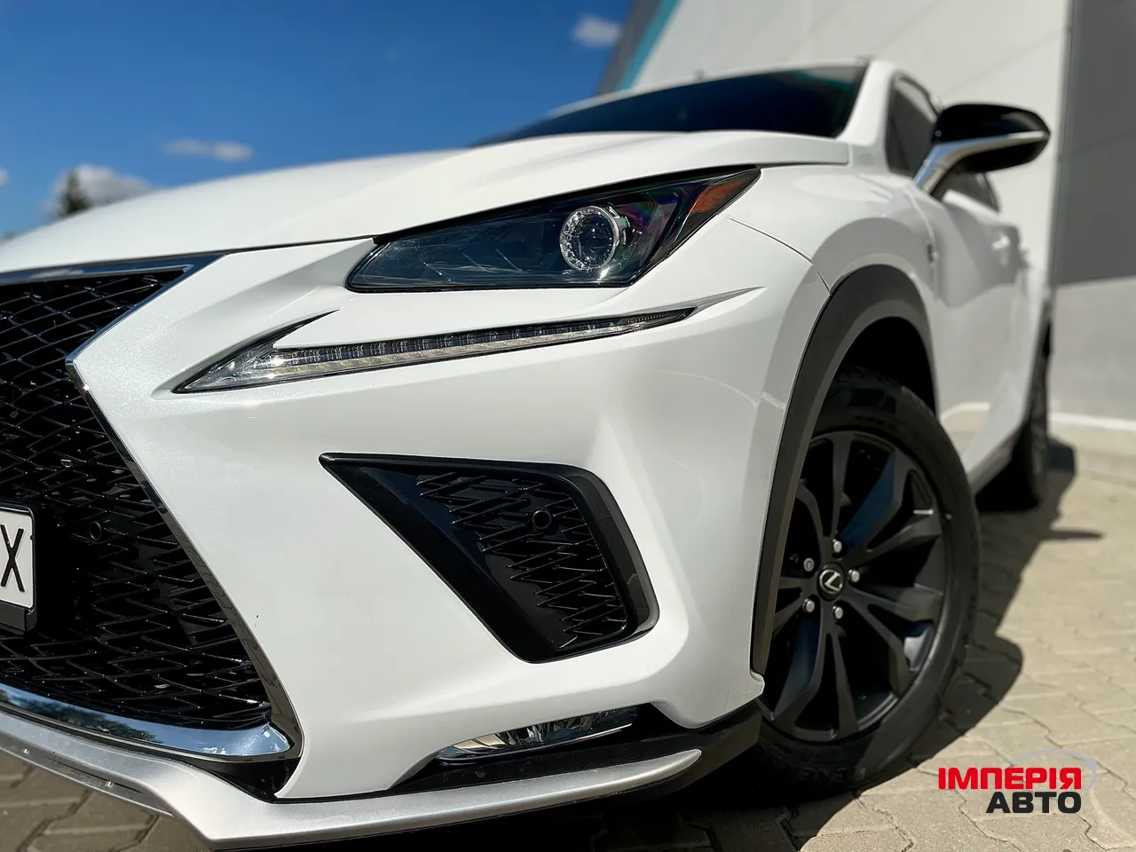 Lexus NX - фото 1
