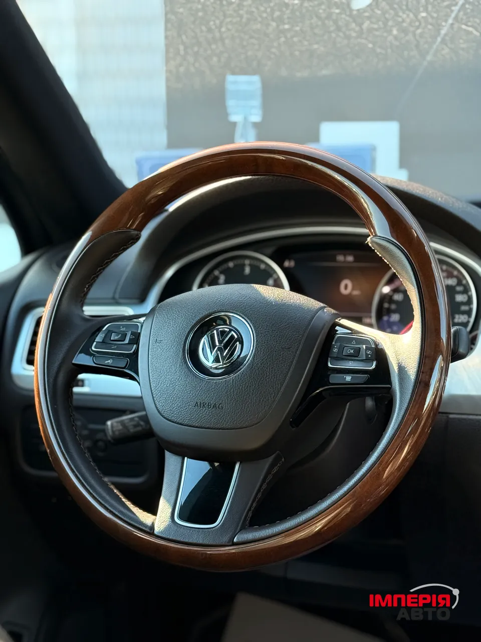 Volkswagen Touareg - фото 12