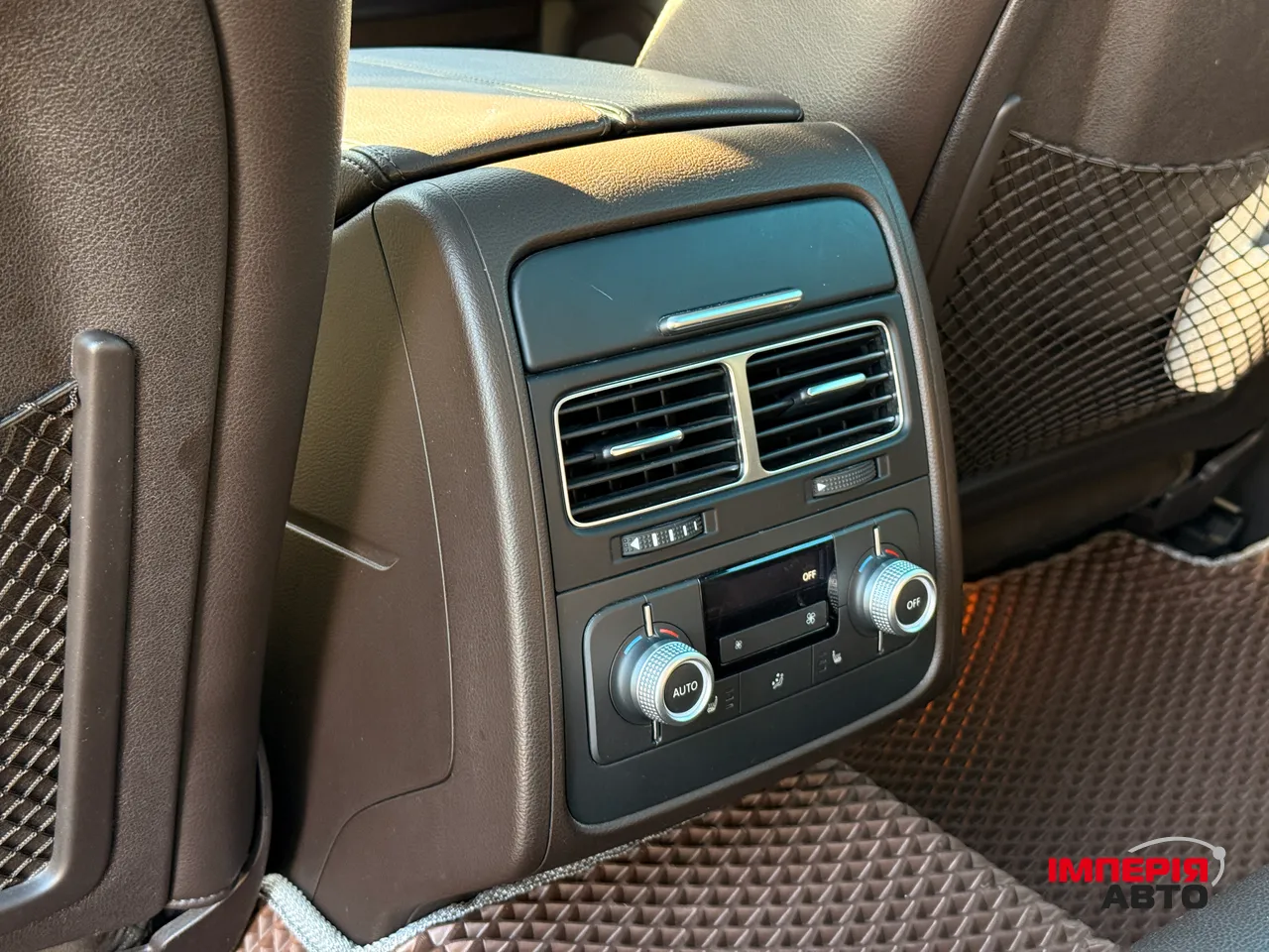 Volkswagen Touareg - фото 13