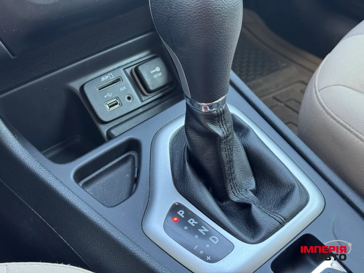 Jeep Cherokee - фото 16