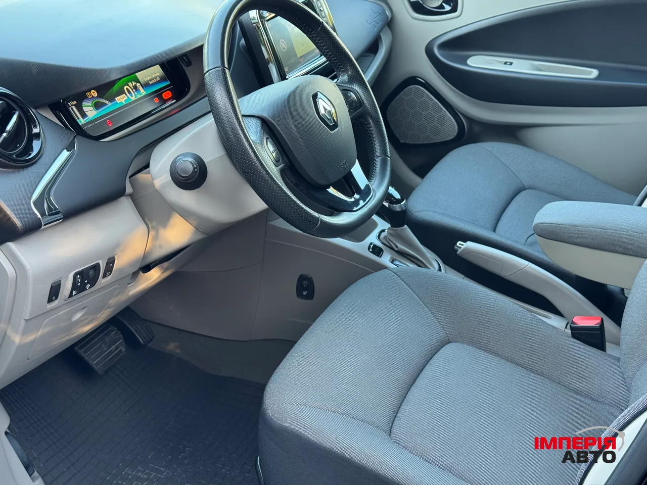 Renault ZOE - фото 12