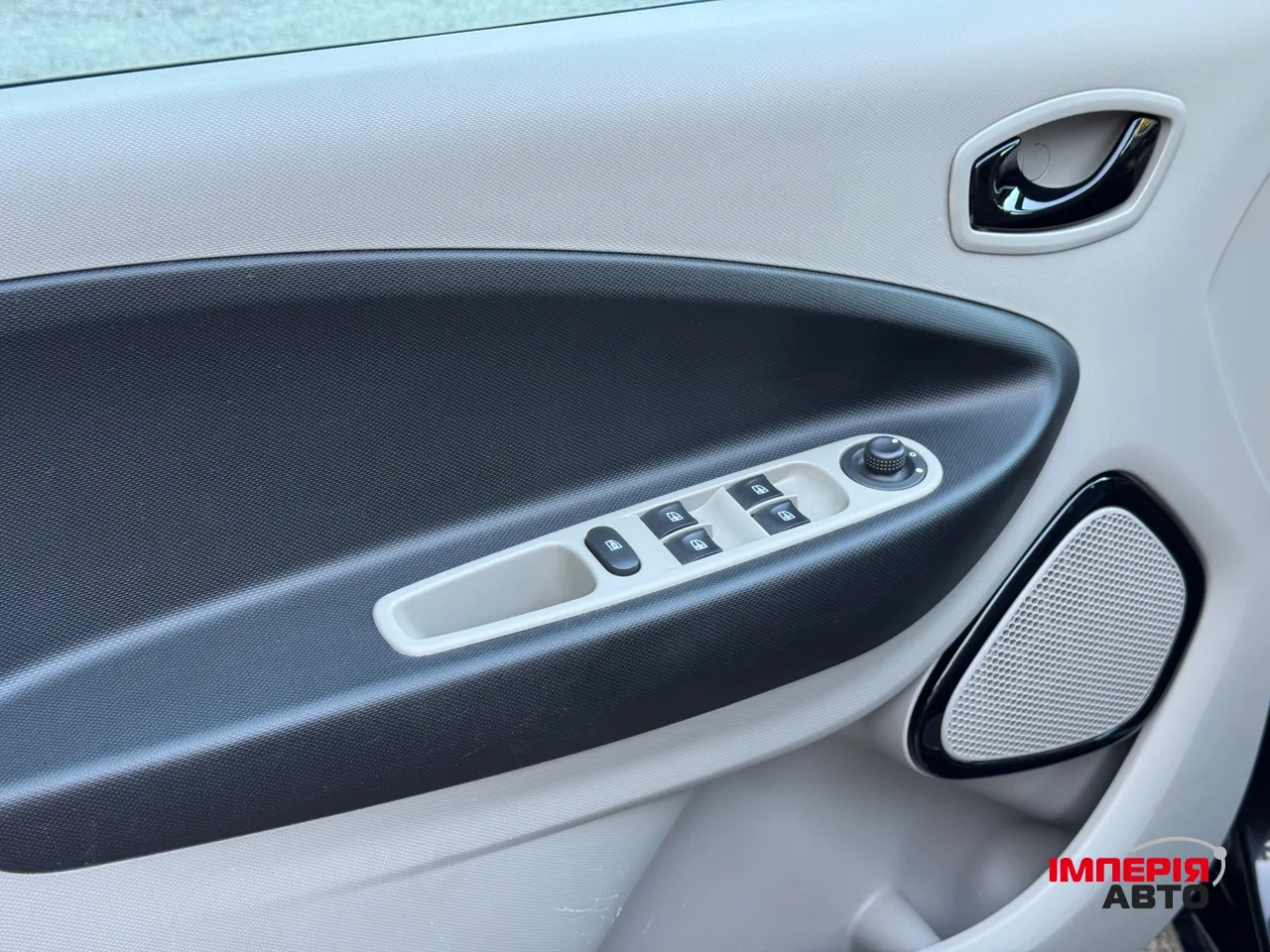 Renault ZOE - фото 11