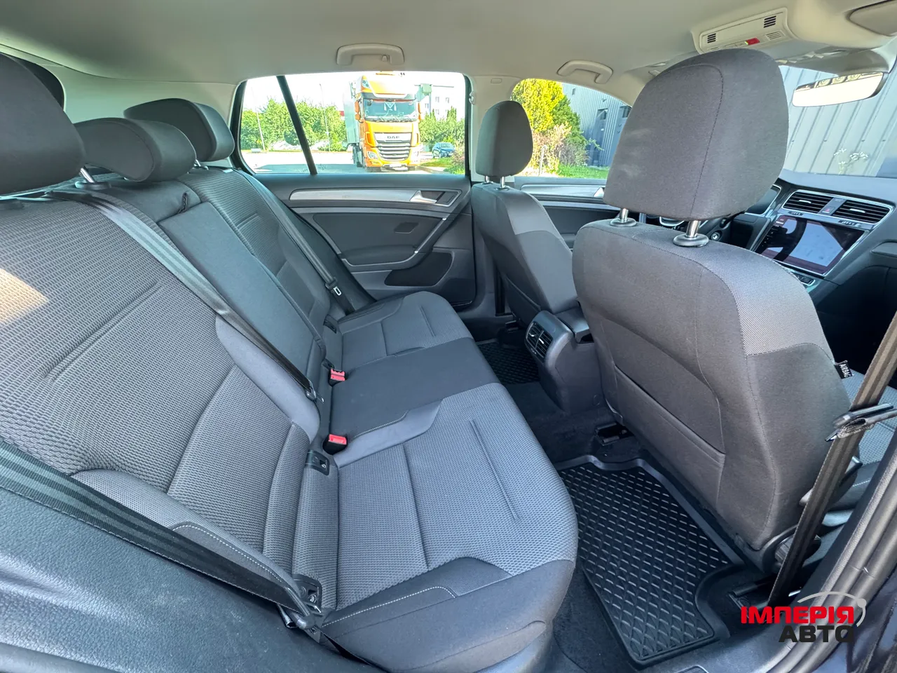 Volkswagen Golf - фото 10