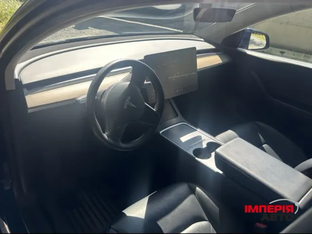 Tesla Model Y - зображення 5