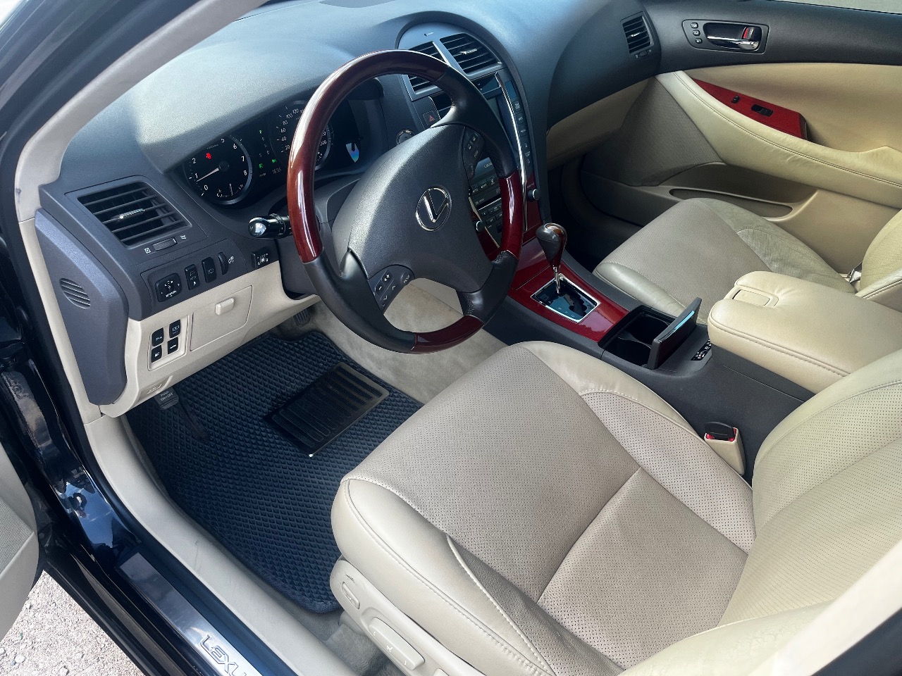 Lexus ES - фото 6