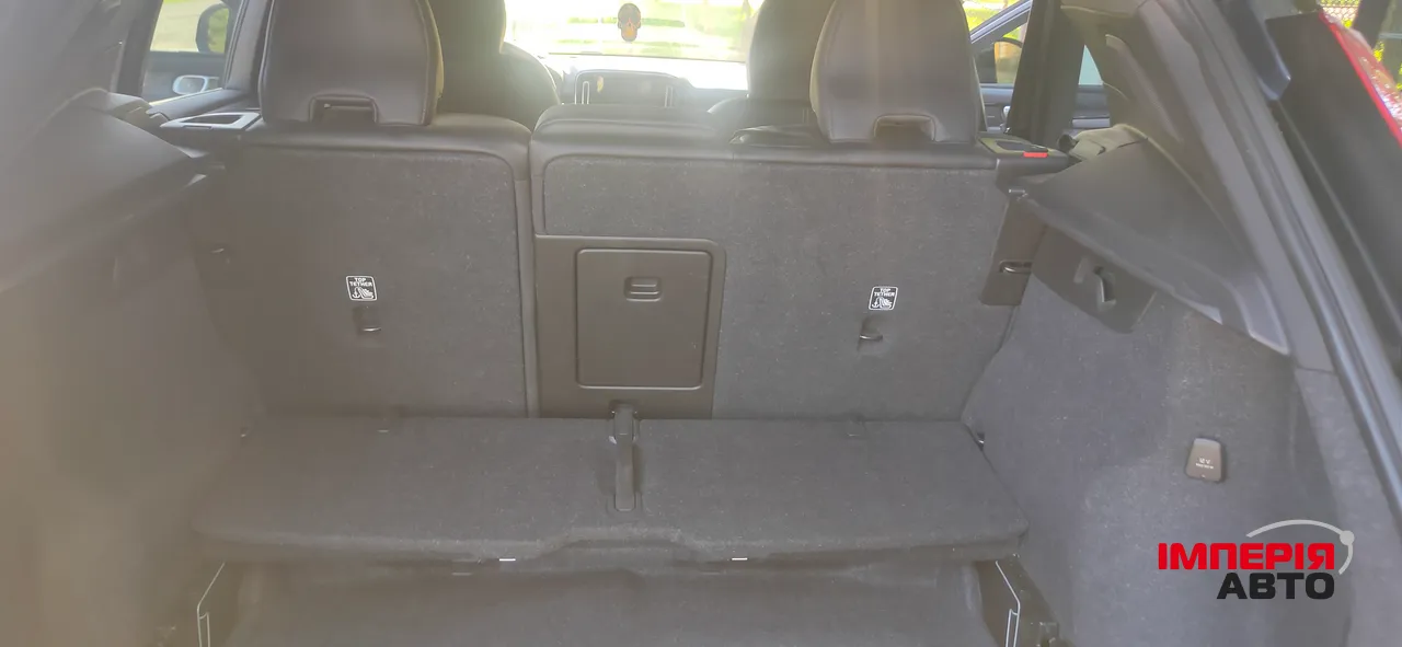 Volvo XC40 - фото 35