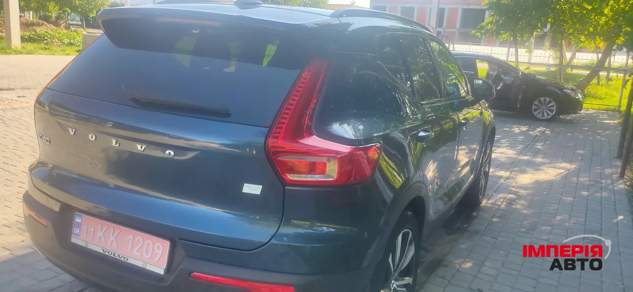 Volvo XC40 - фото 11