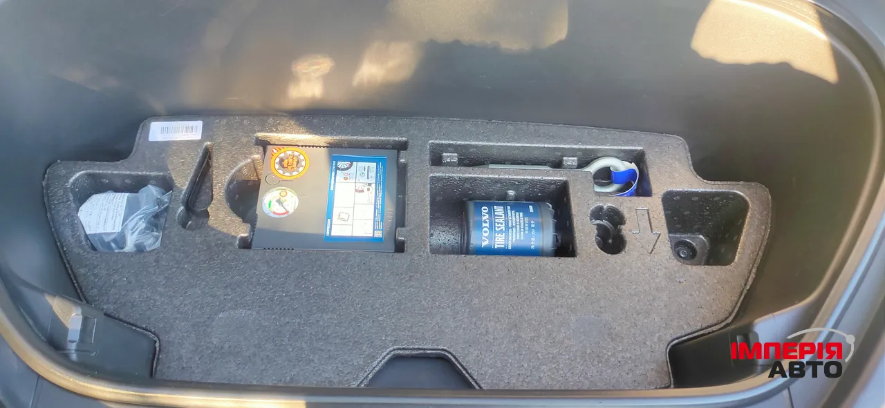 Volvo XC40 - фото 30