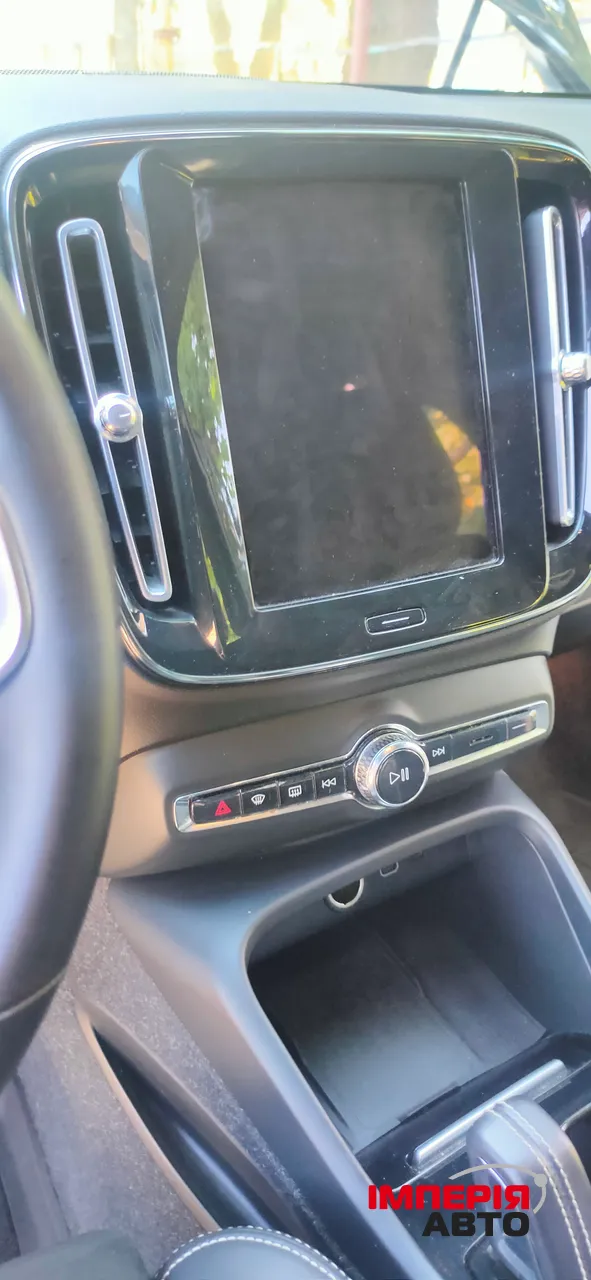 Volvo XC40 - фото 28