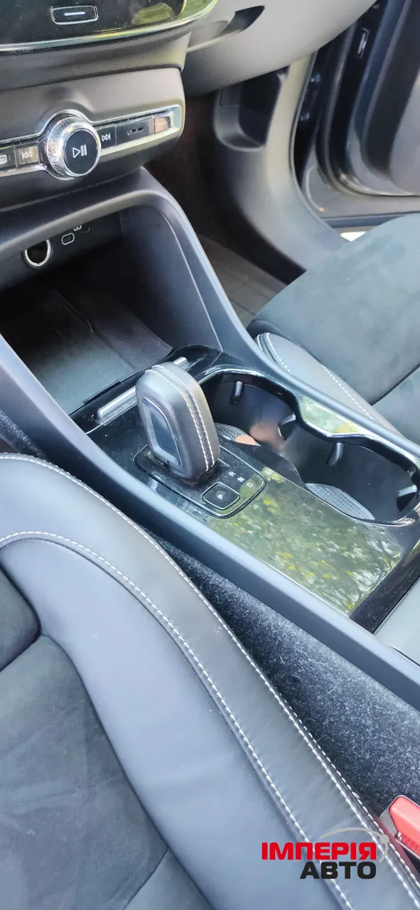 Volvo XC40 - фото 27
