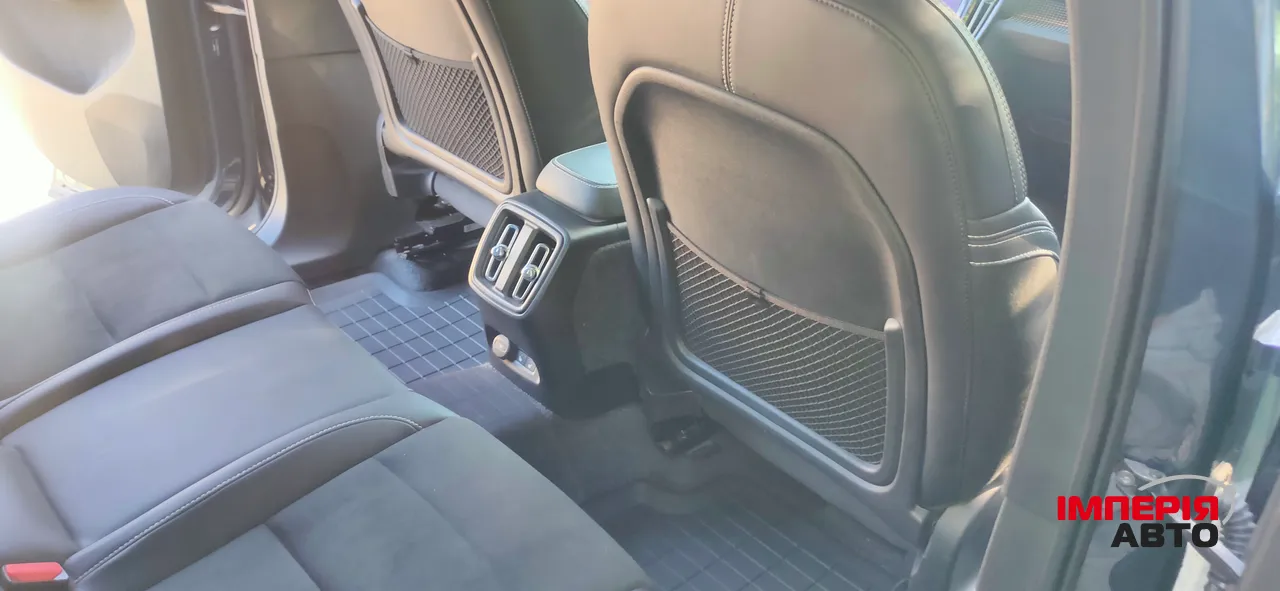 Volvo XC40 - фото 23