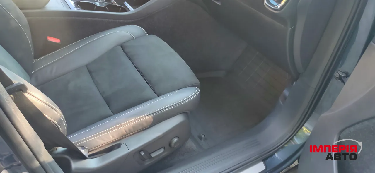 Volvo XC40 - фото 18