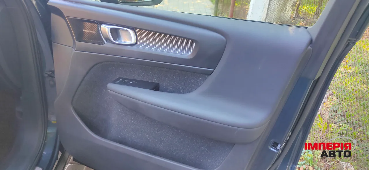 Volvo XC40 - фото 21