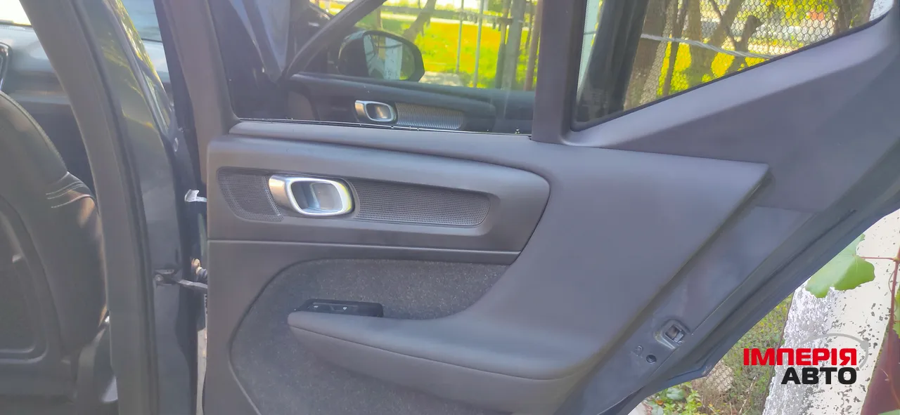 Volvo XC40 - фото 24