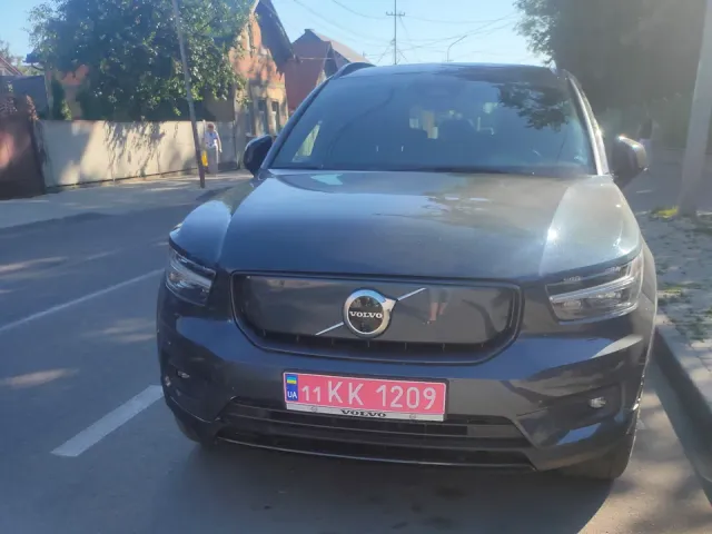 Volvo XC40 - фото 1