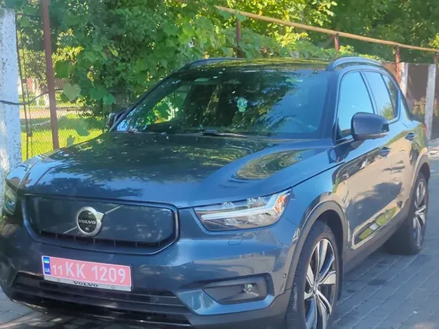 Volvo XC40 - фото 4