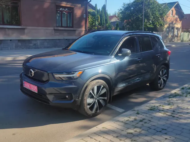 Volvo XC40 - фото 2