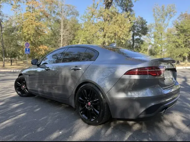Jaguar XE - фото 3