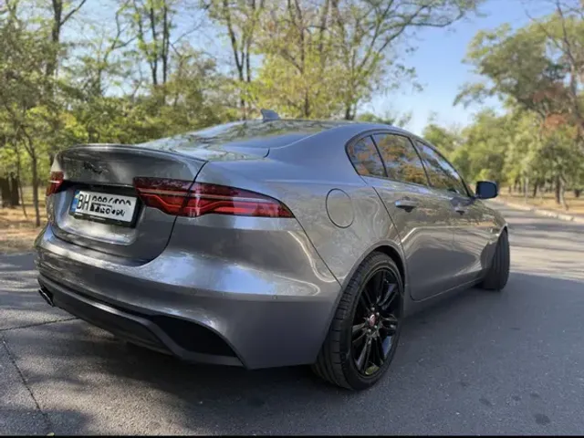 Jaguar XE - фото 4