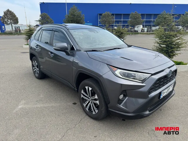Toyota RAV4 - фото 3
