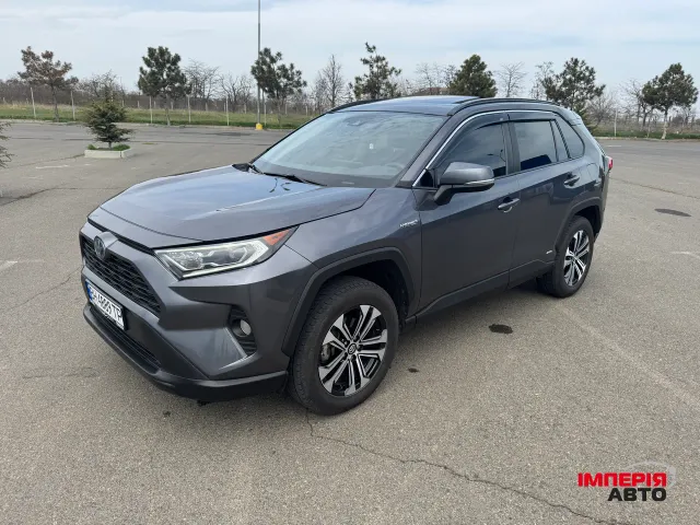 Toyota RAV4 - фото 1