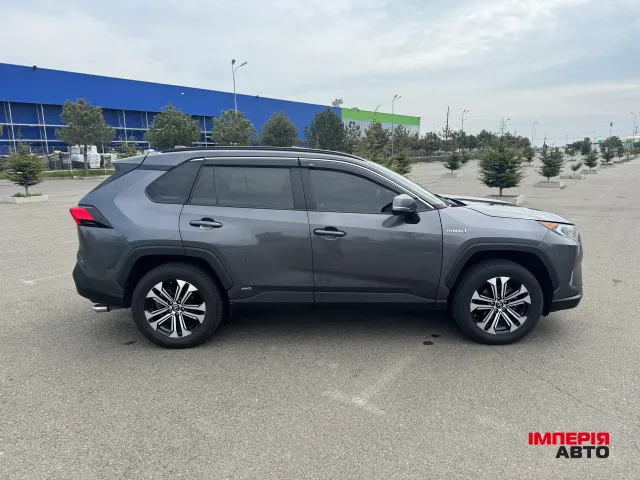 Toyota RAV4 - фото 4